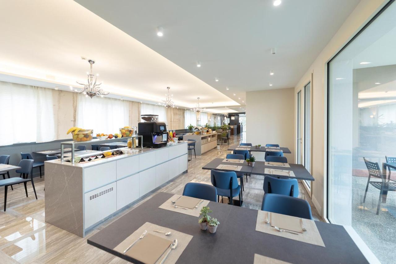 Hotel La Caporala 卡斯泰尔达扎诺 外观 照片