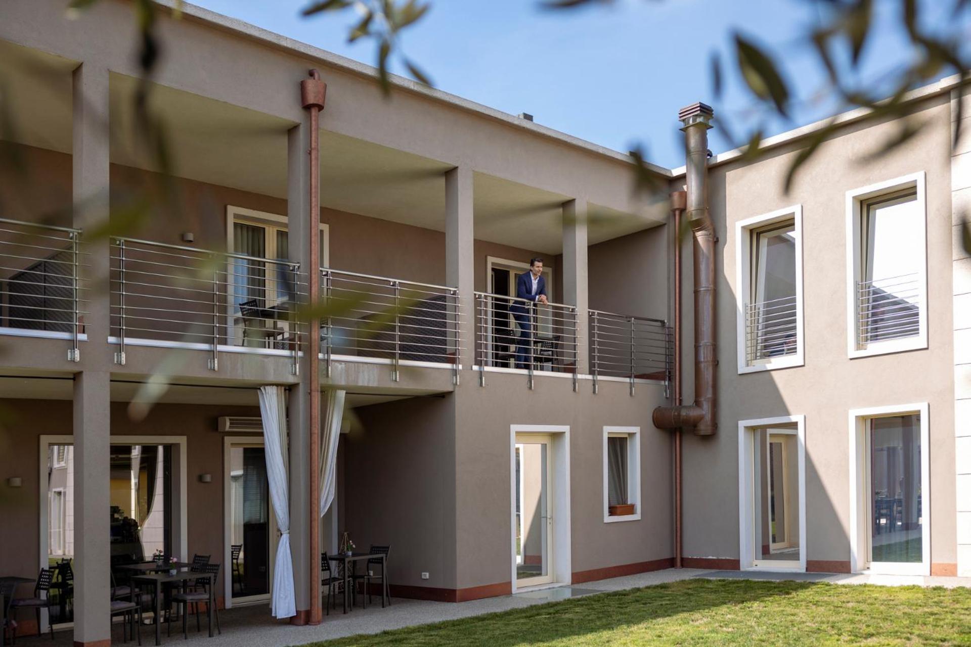 Hotel La Caporala 卡斯泰尔达扎诺 外观 照片