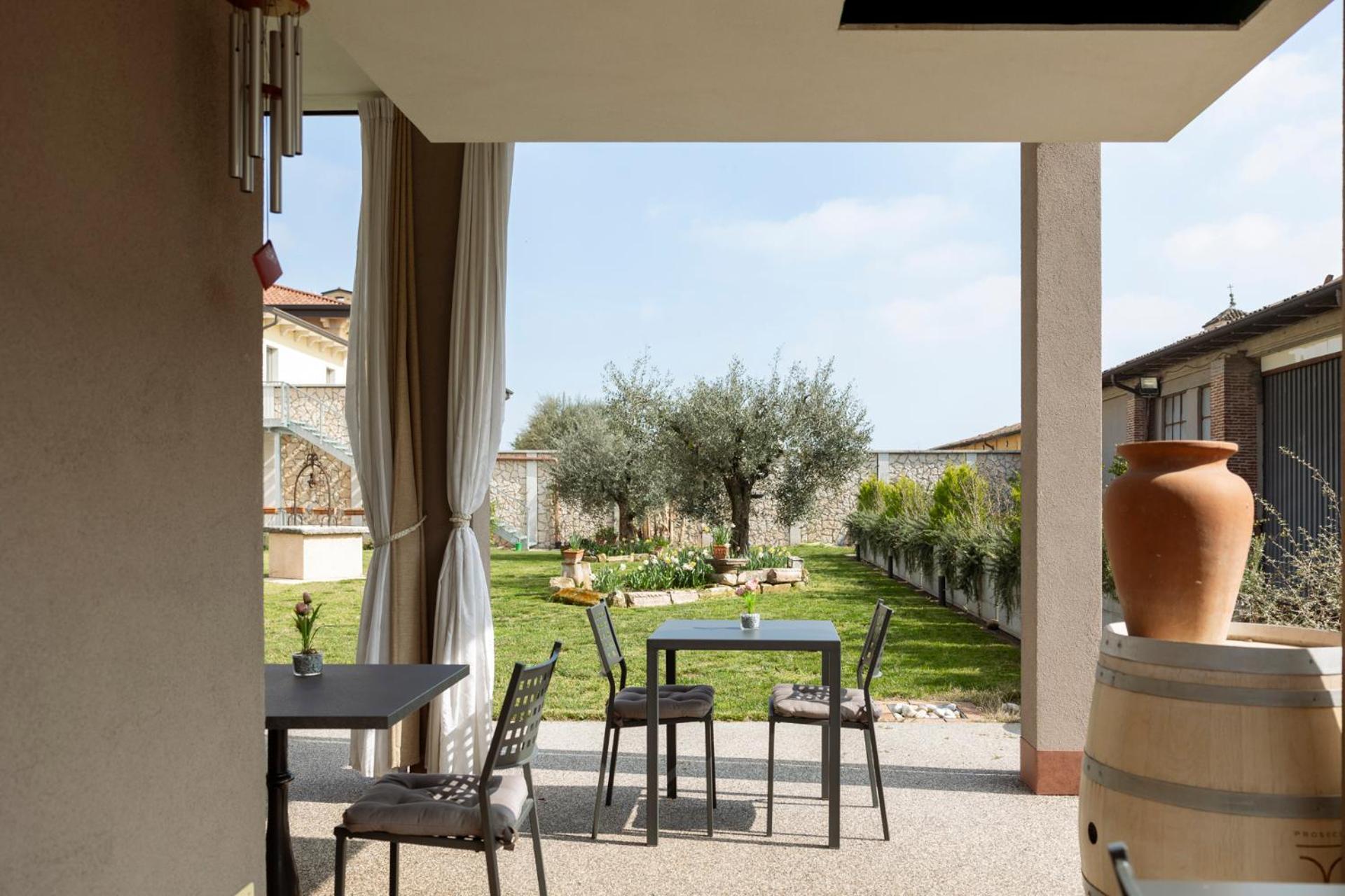 Hotel La Caporala 卡斯泰尔达扎诺 外观 照片