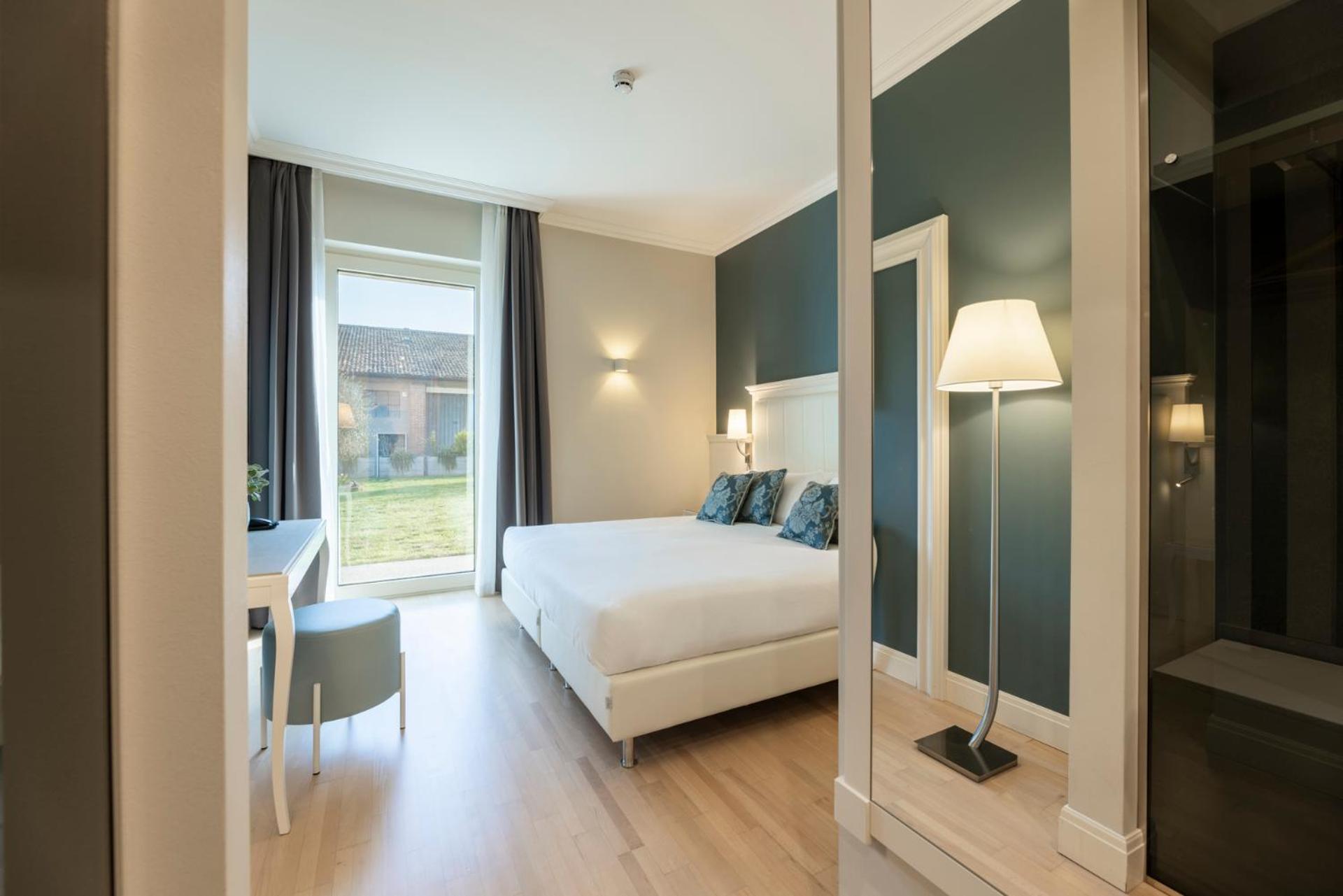 Hotel La Caporala 卡斯泰尔达扎诺 外观 照片