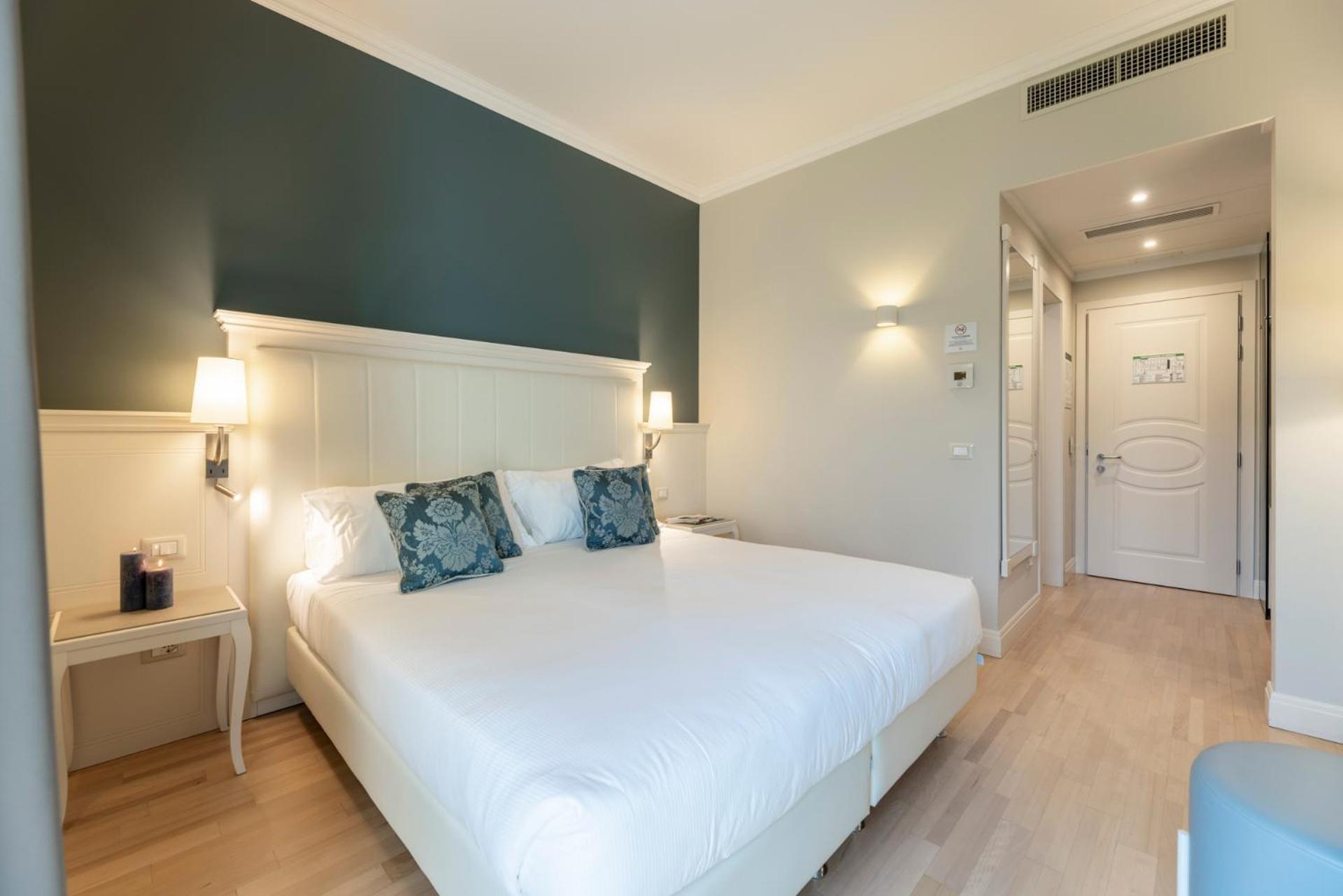 Hotel La Caporala 卡斯泰尔达扎诺 外观 照片