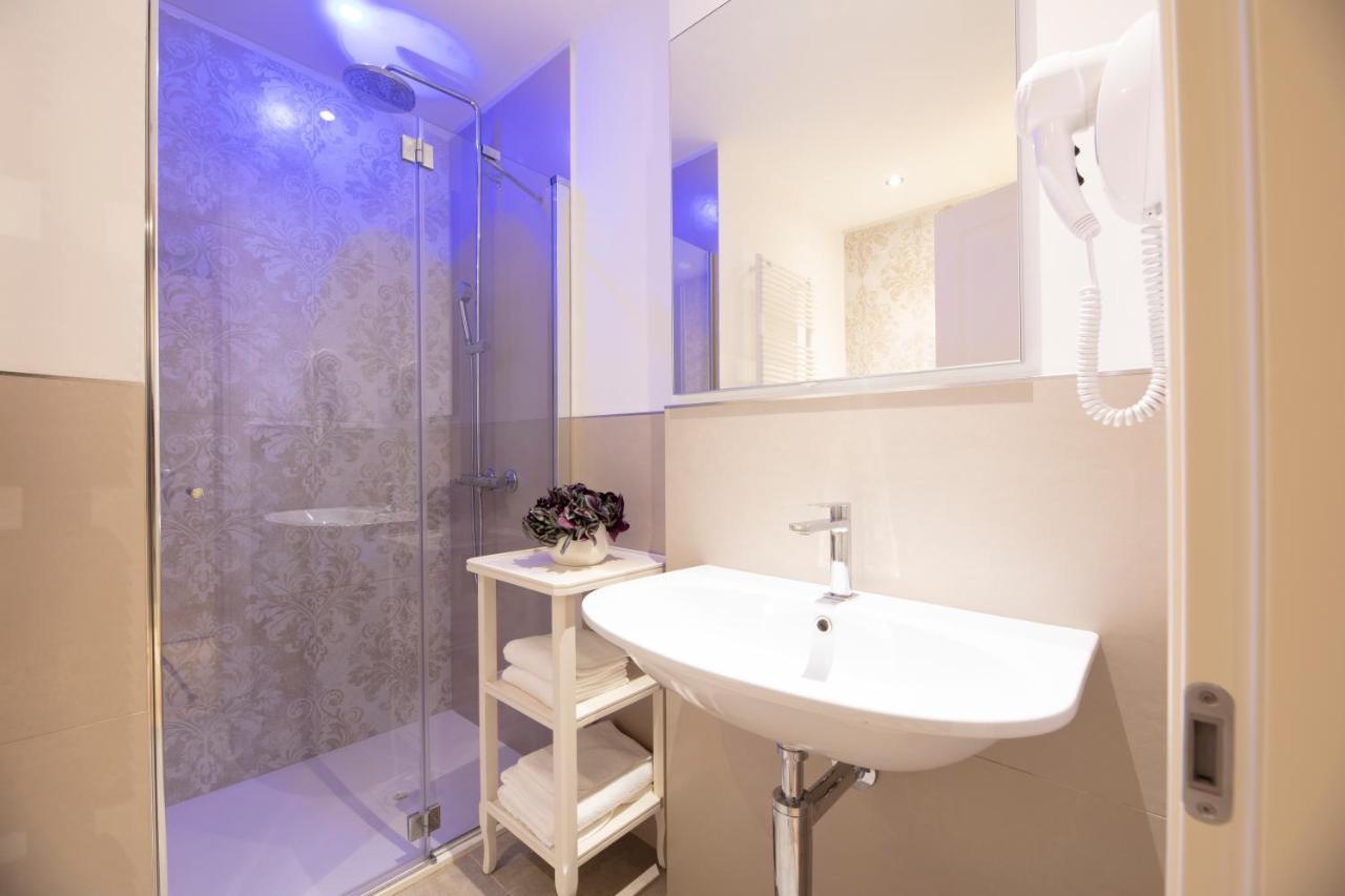 Hotel La Caporala 卡斯泰尔达扎诺 外观 照片